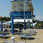 Universo Hotell 3*