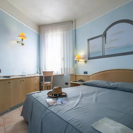 Universo Hotel 3*