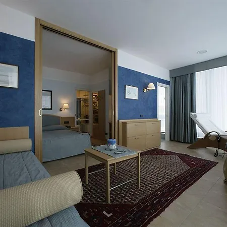 Universo Hotel 3*
